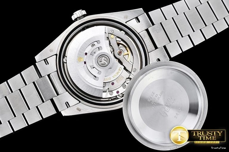 0813 RDD0207F – DayDate Compact 677